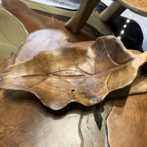 Wooden leaf bowl with handle