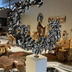 Modern Abstract sculpture Lot#207